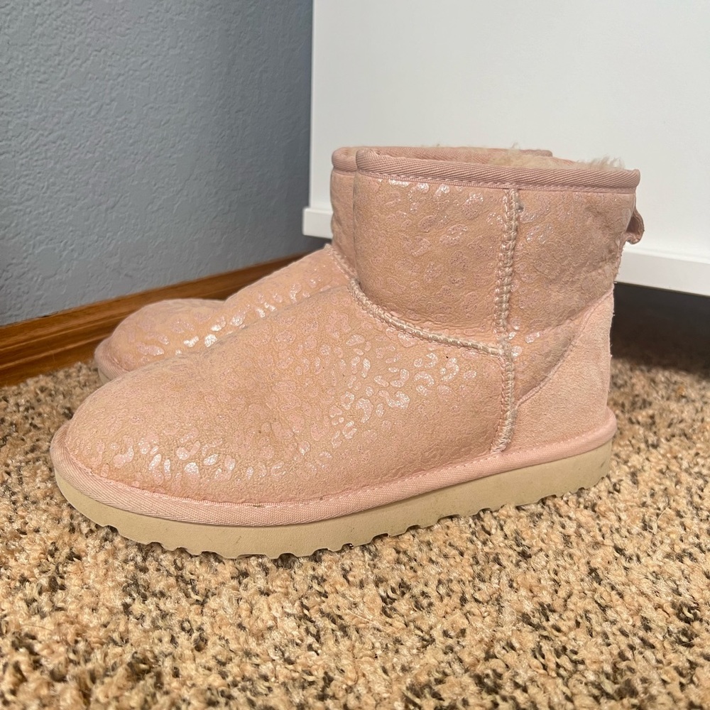 ugg mini - Picture 1 of 2